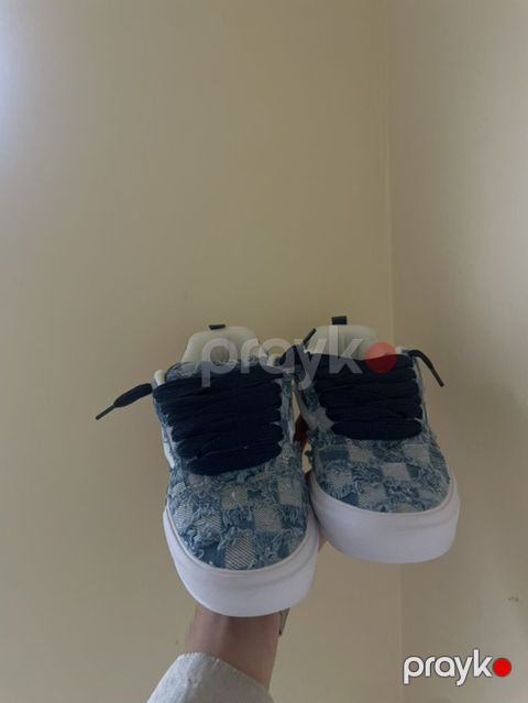 Vans Old Skool – mavi ağ dama naxışlı, “distressed” denim üstlük — Bakı