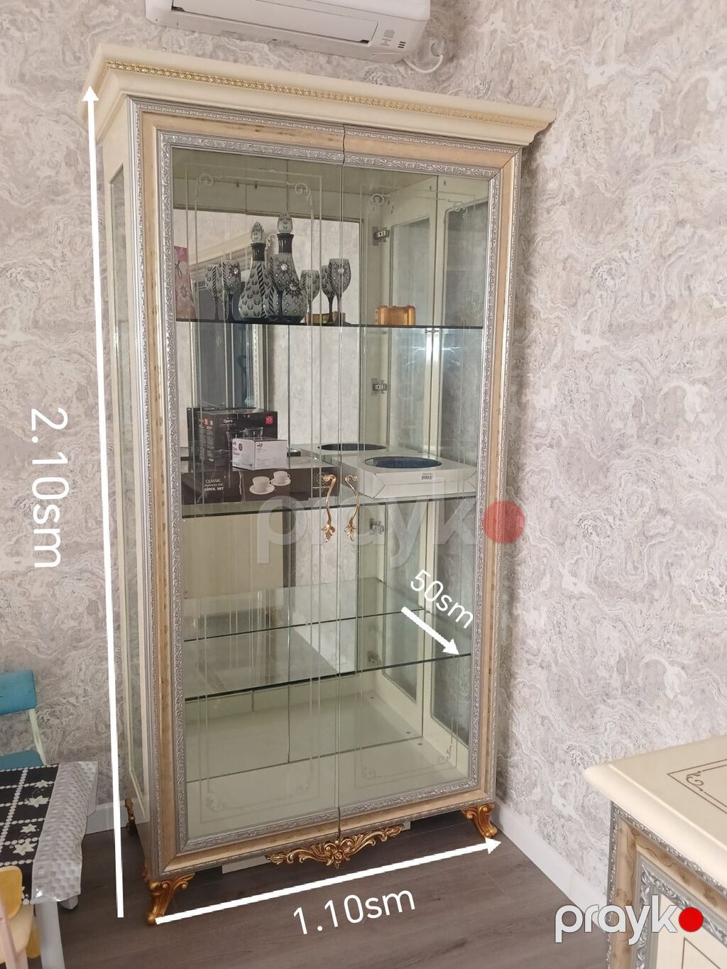 Klassik üslubda qonaq otağı dəsti Tərkib: - Vitrin şkaf: Şüşə qapılı — Qonaq otağı üçün, Digah (5)