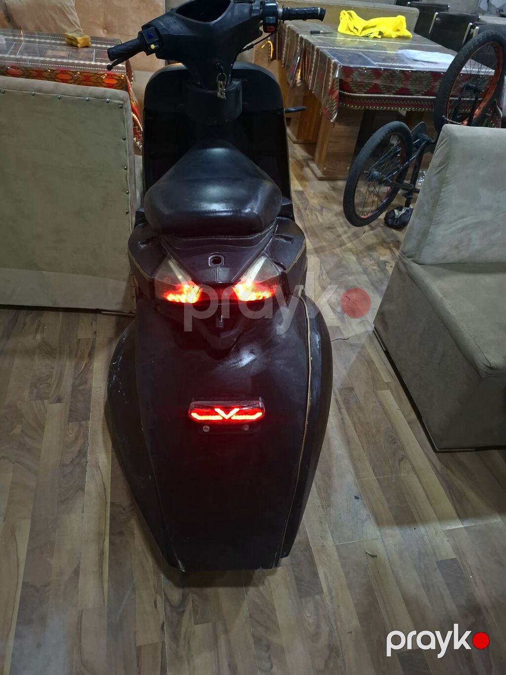 Şəhər içi gediş-gəliş üçün kompakt elektrik skuter - Gövdə: qara — Mopedlər və skuterlər, Bakı (5)