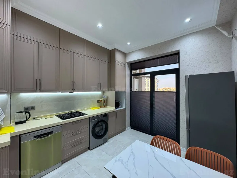 Satılır 3 otaqlı Mənzil Yeni tikili 98 m² Bakı, Nəsimi r., 28 May m — Mənzil, Bakı (7)