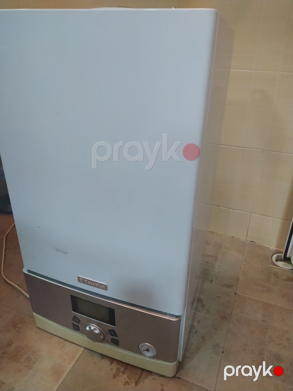 Kombi Elektroliz 24. Hissələrin əksəriyyəti yeni dəyişilib. İsti su — Kombilər, Bakı (2)
