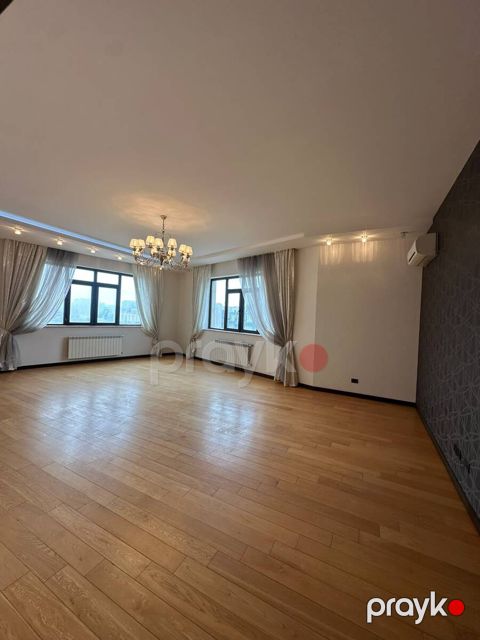 Satılır 4 otaqlı yeni tikili 180 m²