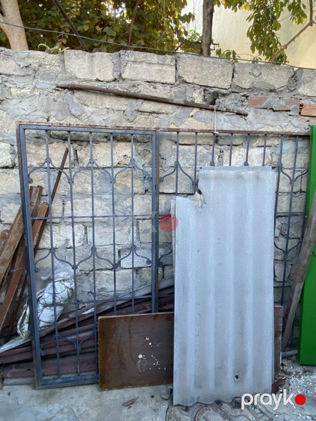 Demir rasotka qapi ela cezyetde en 3 uzunluq 2 — Pəncərələr, qapılar, balkonlar, Bakı (2)