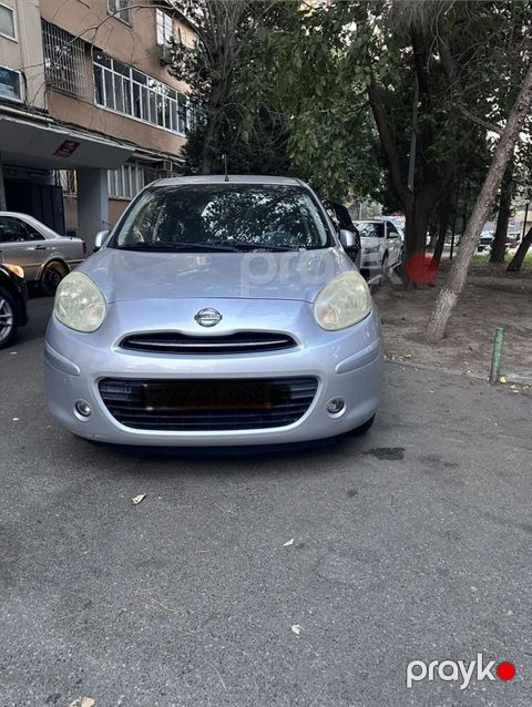 Nissan Micra (gümüşü rəng), 5 qapılı həcmli hetçbek. Xüsusiyyətlər — Bakı