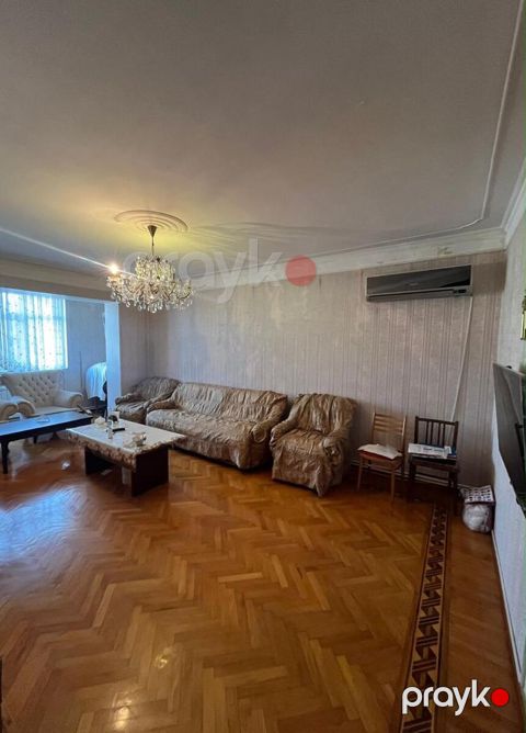 Satılır 3 otaqlı köhnə tikili 95 m²