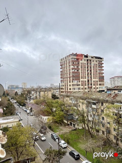 Satılır 2 otaqlı köhnə tikili 65 m² — Bakı