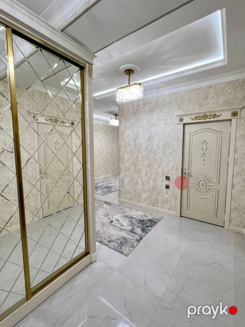 Satılır 3 otaqlı yeni tikili 180 m²