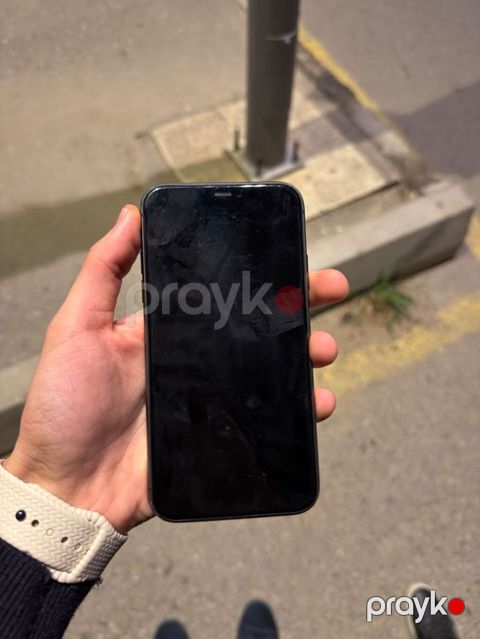 IPhone 11, Qara — Bakı