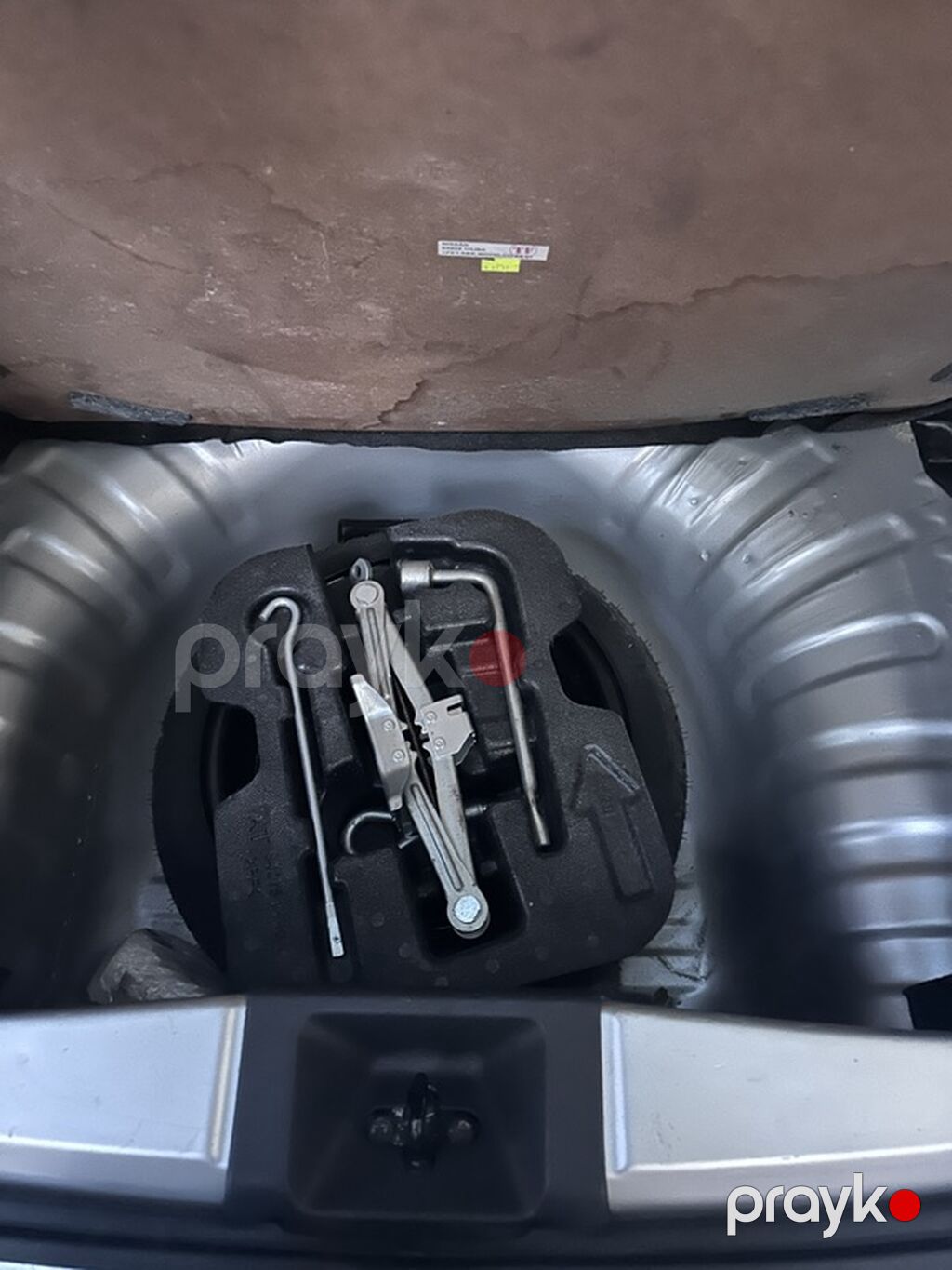 Nissan Micra (gümüşü rəng), 5 qapılı həcmli hetçbek. Xüsusiyyətlər — Avtomobillər, Bakı (5)