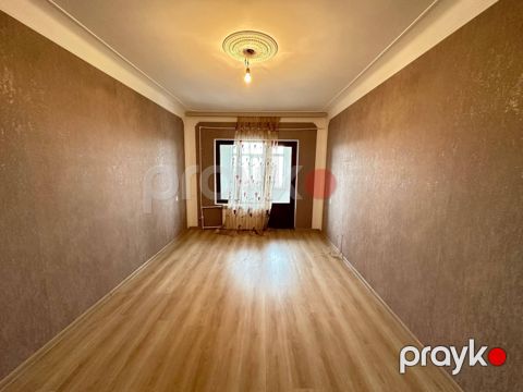 Satılır 3 otaqlı köhnə tikili 90 m²