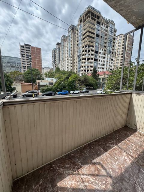 Satılır 3 otaqlı köhnə tikili 55 m² — Bakı
