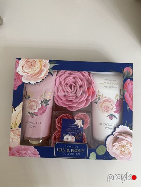 Charming Lily & Peony Collection – bədən qulluğu hədiyyə dəsti — Mehdiabad