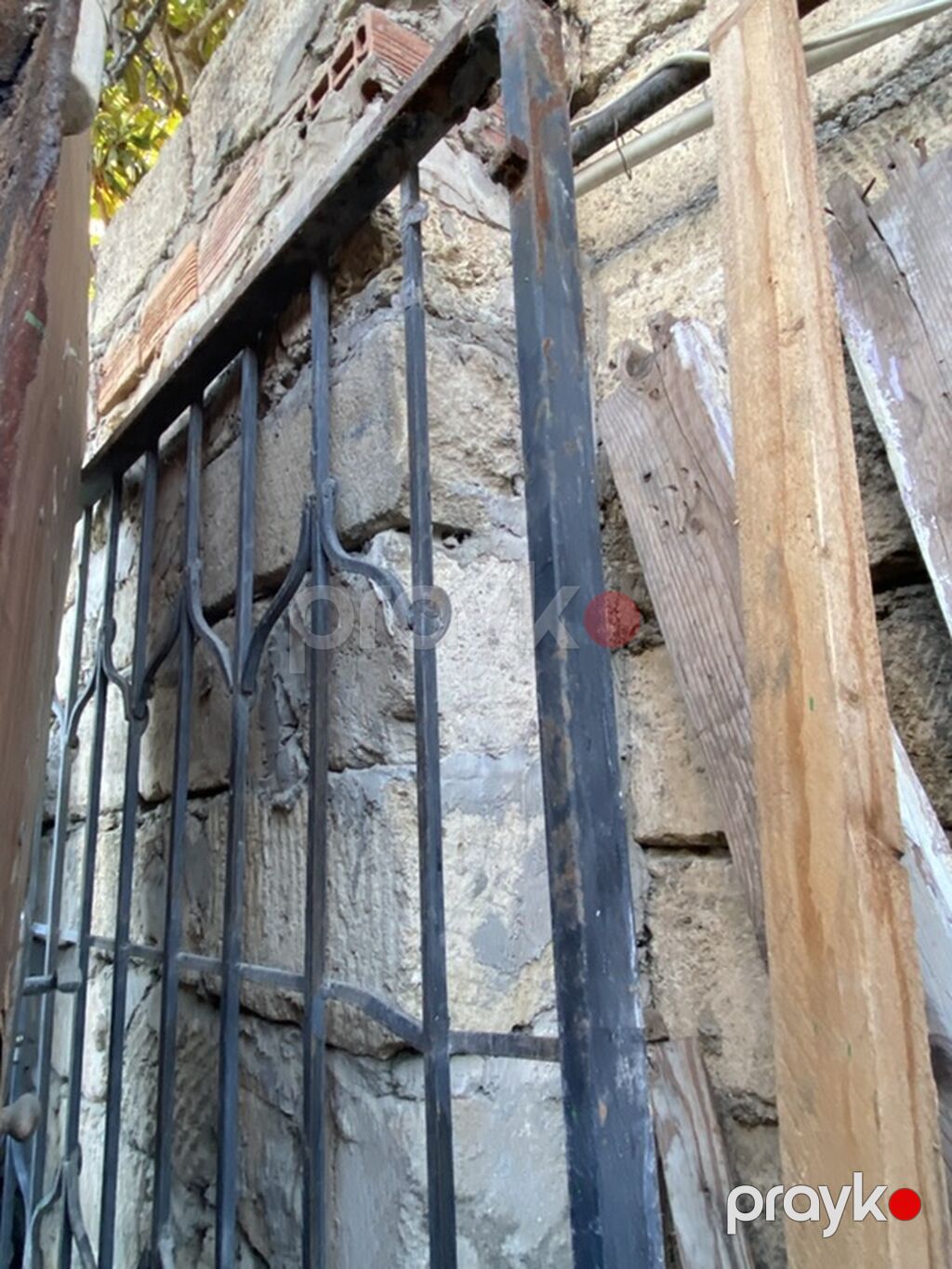 Demir rasotka qapi ela cezyetde en 3 uzunluq 2 — Pəncərələr, qapılar, balkonlar, Bakı (3)
