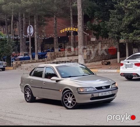 Opel Vectra B sedan - Kuzov: 4 qapılı sedan, boz/metallik rəng — Pirəkəşkül