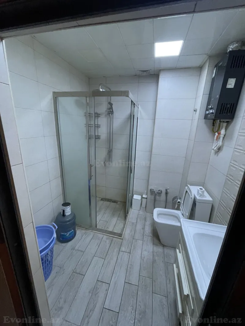 Kirayə verilir 2 otaqlı Mənzil Köhnə tikili 72 m² Bakı, Binəqədi r., Azadlıq prospekti m., 6-cı mikrorayon — Mənzil, Bakı (3)