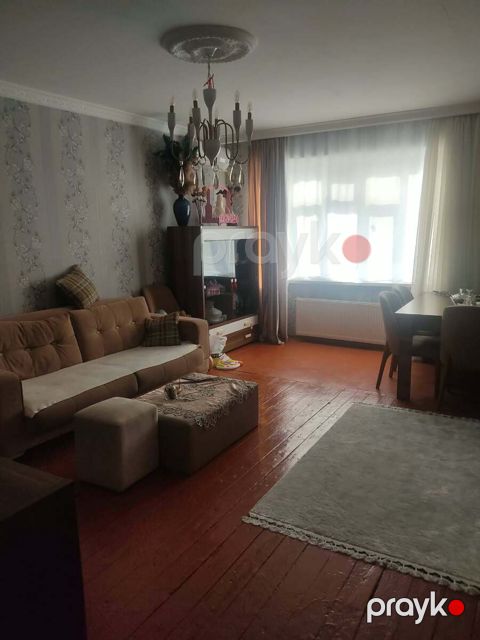 Satılır 2 otaqlı köhnə tikili 55 m²