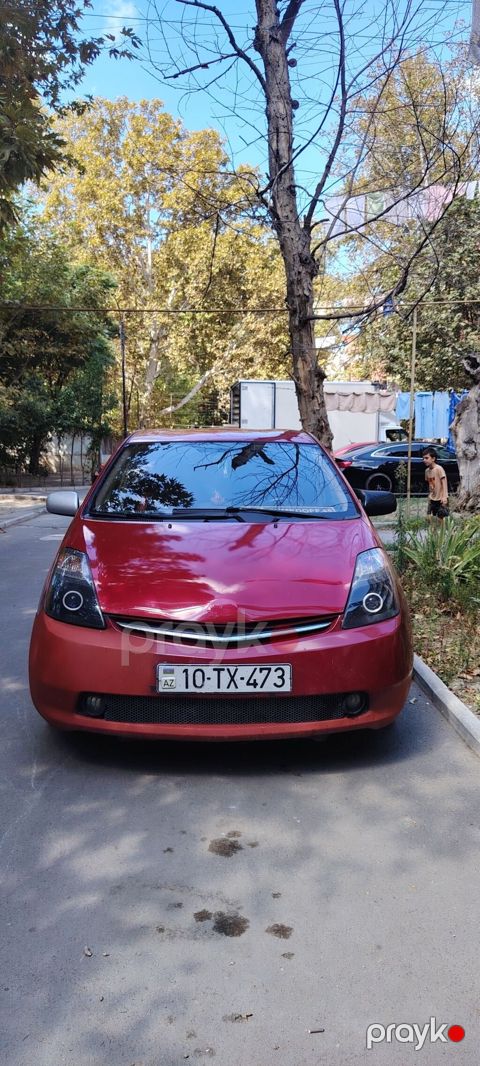 Toyota Prius (XW20) hibrid hetçbek - Rəng: Tünd qırmızı - Kuzov: 5