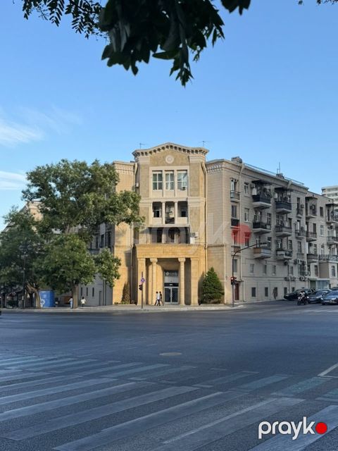 Satılır 2 otaqlı köhnə tikili 65 m²