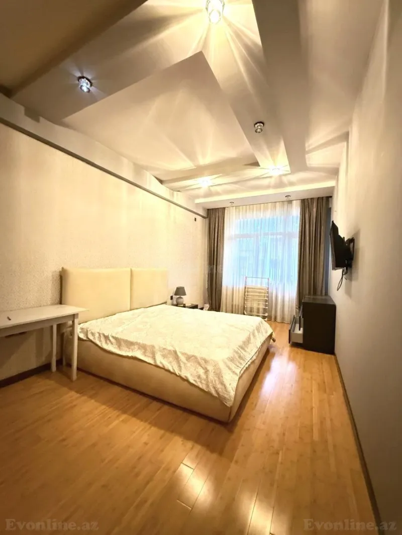 Kirayə verilir 3 otaqlı Mənzil Yeni tikili 135 m² Bakı, Yasamal r., İnşaatçılar m — Mənzil, Bakı (3)