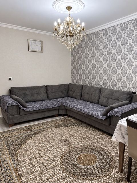 Künc divan. Satılır 600 azn. 3*2 ölçüsündə. Çox az işlənib. Bazalıdır — Qobu