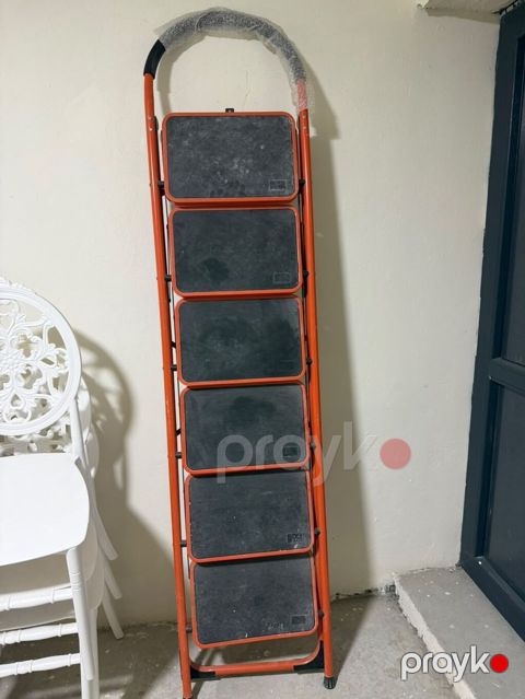 Məhsul: 6 pilləli qatlanan nərdivan - Material: Metallik karkas — Gəncə