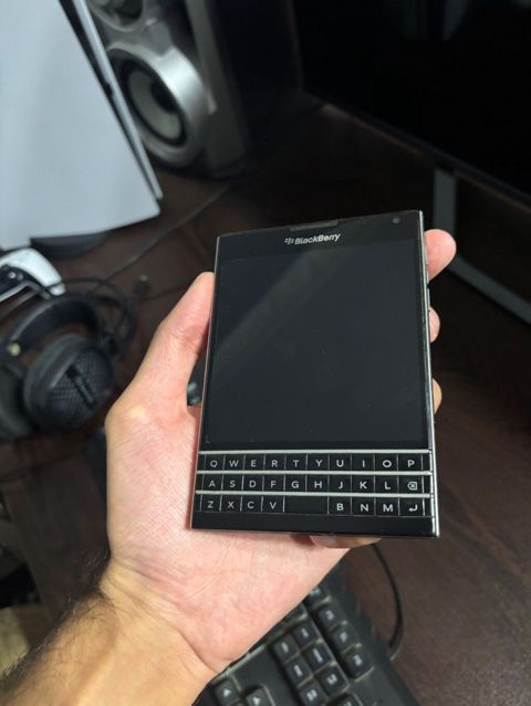 Blackberry Passport, 32 GB, rəng - Qara, Düyməli — Bakı