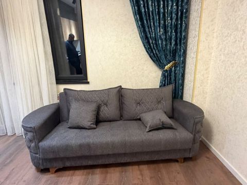 Tek divan 200 man evden cixmalidi demek olarki tezedi hec — Digah