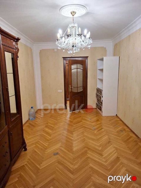 Satılır 3 otaqlı köhnə tikili 72 m² — Bakı