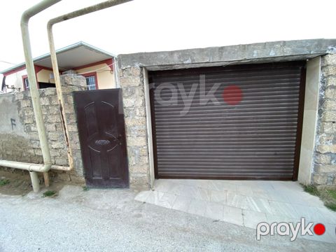 Həyət evi, Binə qəs — Bakı