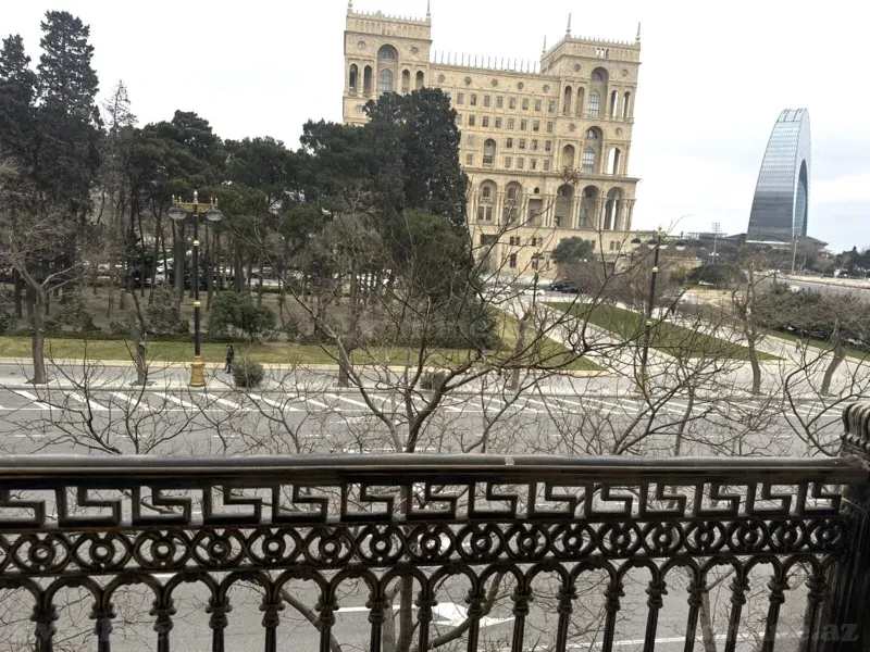 Satılır 4 otaqlı Mənzil Köhnə tikili 120 m² Bakı, Səbail r., 28 May m — Bakı
