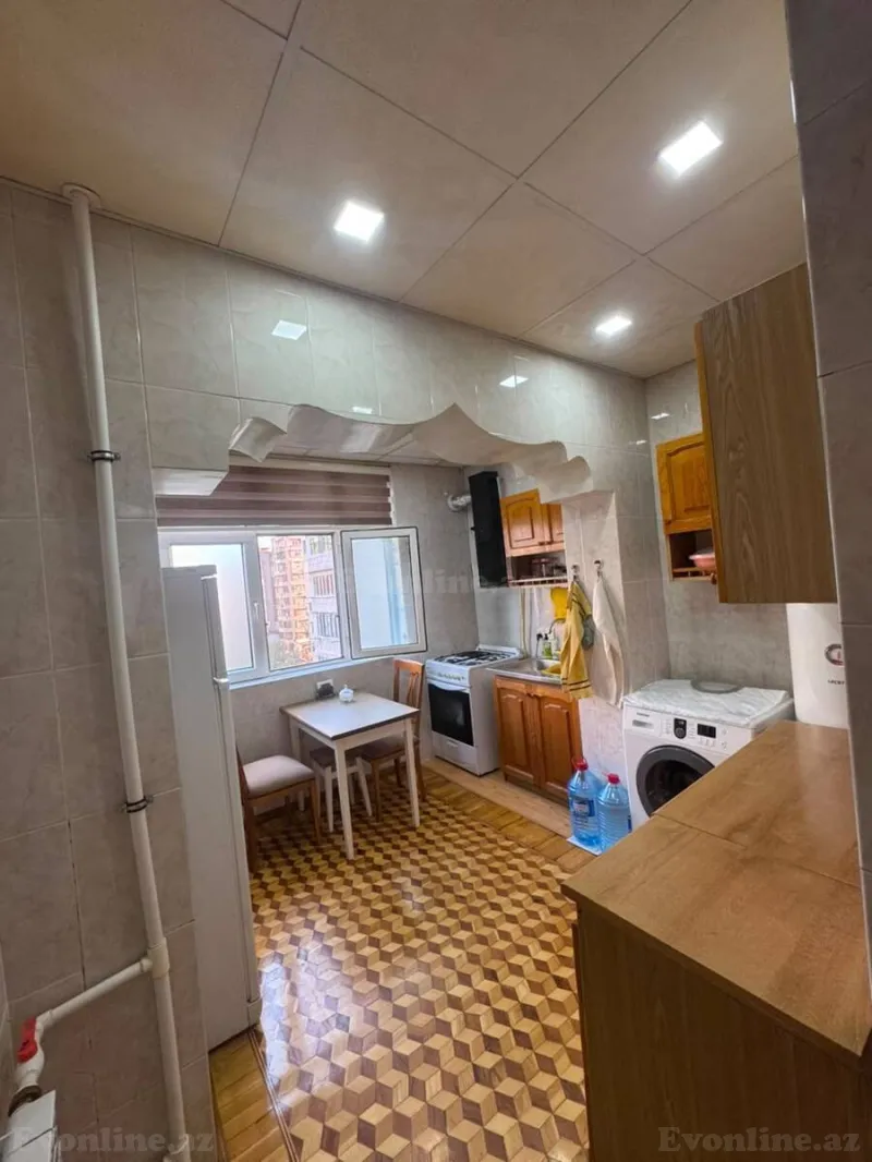 Satılır 3 otaqlı Mənzil Köhnə tikili 90 m² Bakı, Binəqədi r., Azadlıq prospekti m., 8-ci mikrorayon — Mənzil, Bakı (6)