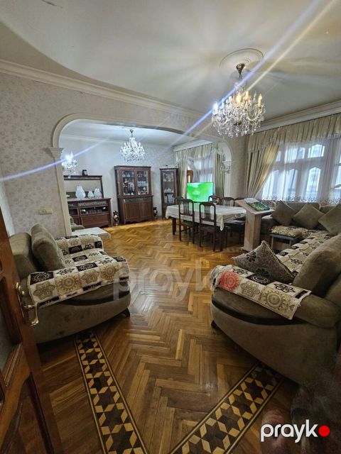 Satılır 5 otaqlı köhnə tikili 130 m² — Bakı