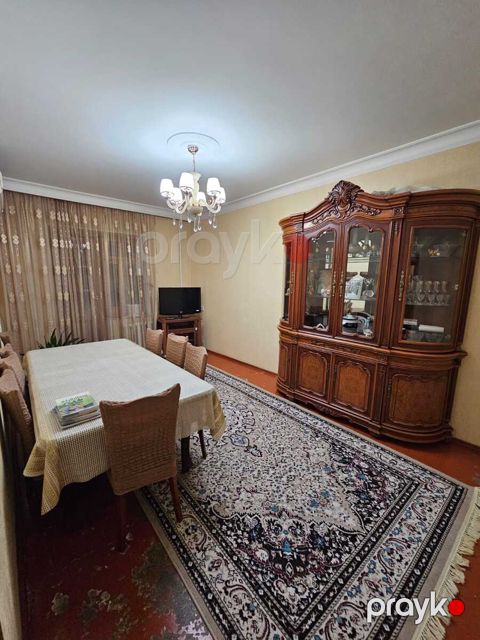 Satılır 4 otaqlı köhnə tikili 115 m² — Bakı
