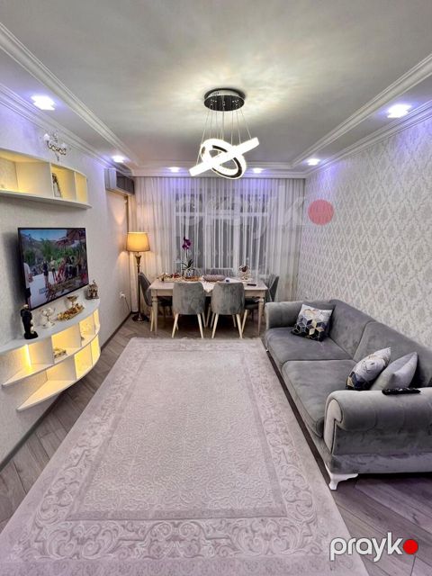 Satılır 2 otaqlı köhnə tikili 60 m² — Bakı