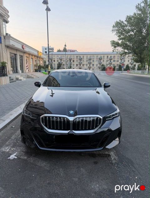 BMW 530e, 2.0 L, 19.4 kWh, 2025 il, 8 000 km