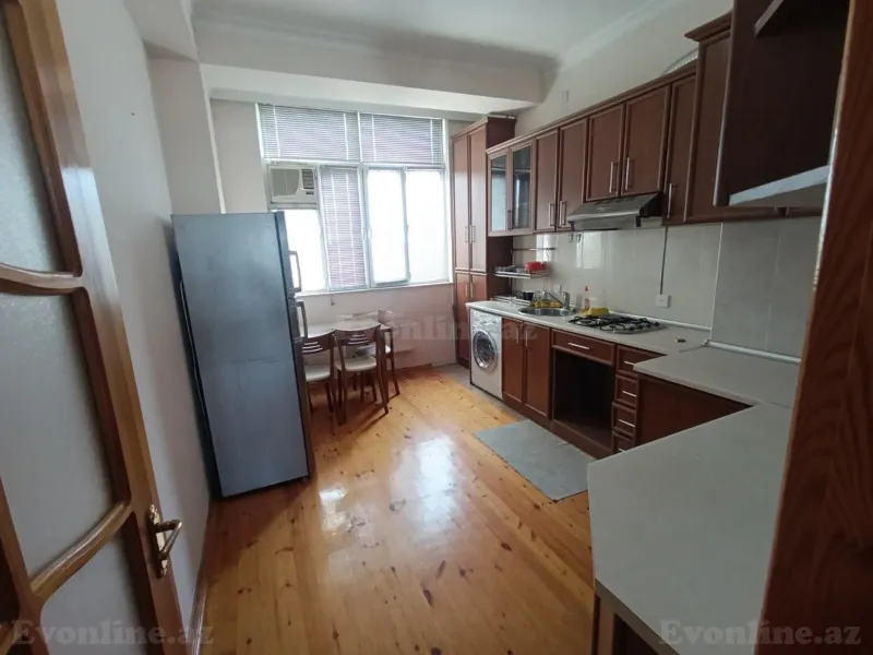 Kirayə verilir 2 otaqlı Mənzil Köhnə tikili 65 m² Bakı, Yasamal r., İnşaatçılar m., Yeni Yasamal — Sabir bəy — Apartment