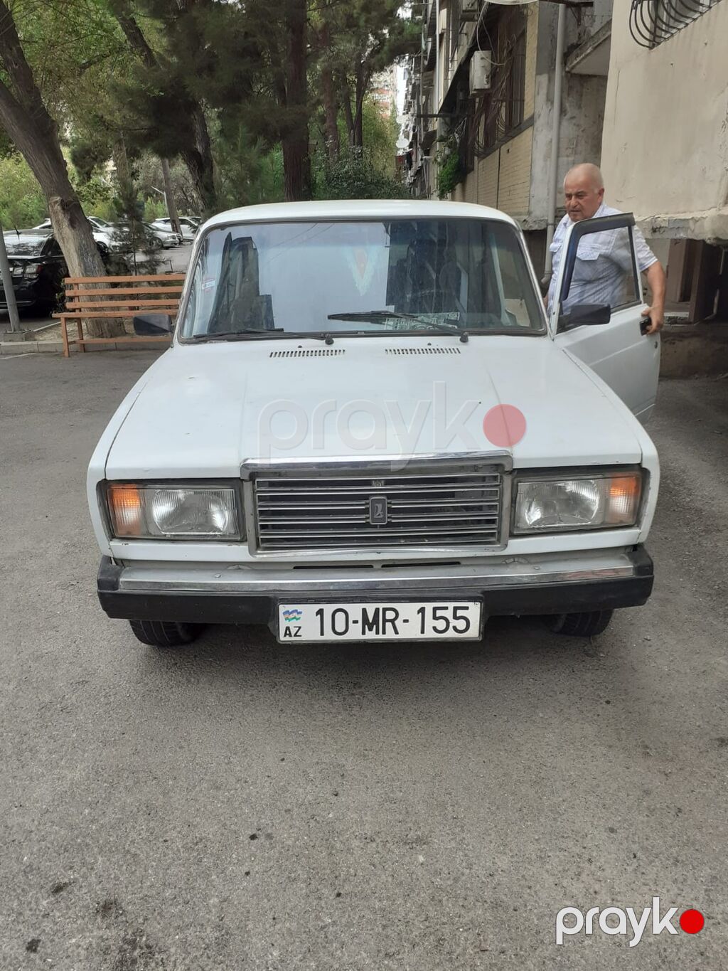 VAZ 2107, ağ rəng, sedan kuzov. Xüsusiyyətlər: - Benzin mühərriki — Avtomobillər, Bakı (4)