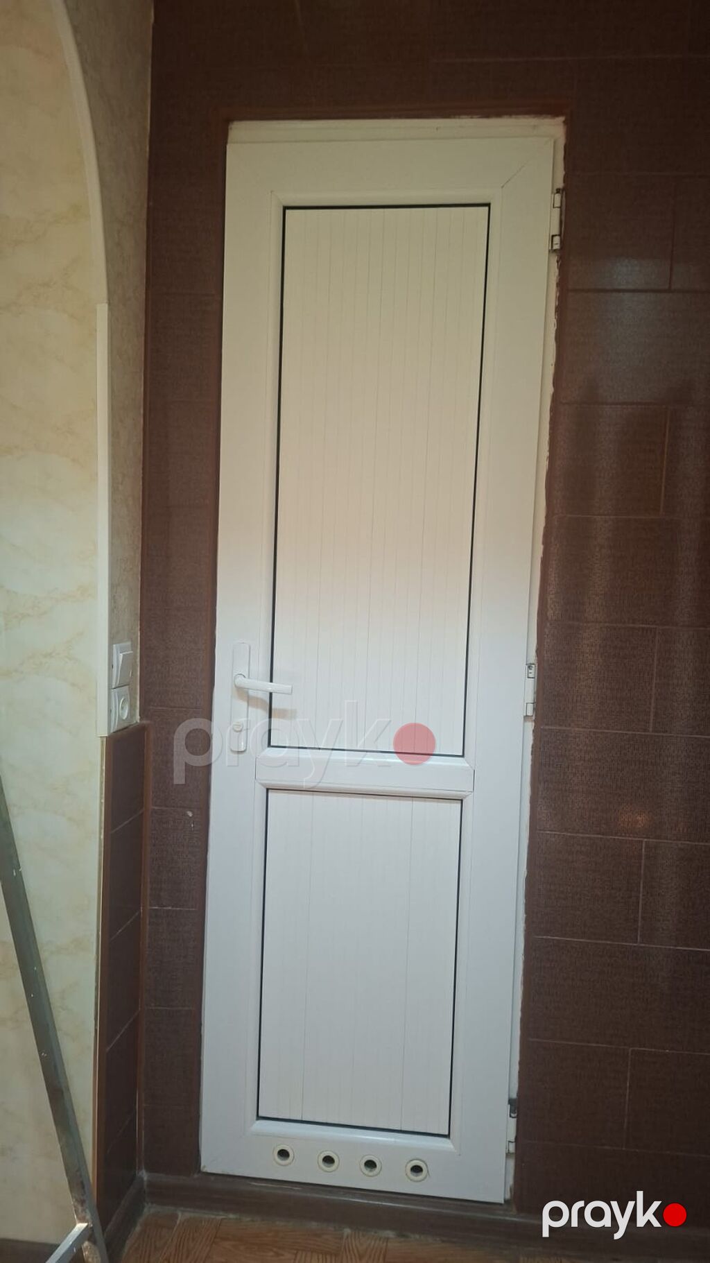 Bir eded plastik gapi ela veziyyrtde. ölcü en 64 hündürlük. 2.07 — Pəncərələr, qapılar, balkonlar, Bakı (2)