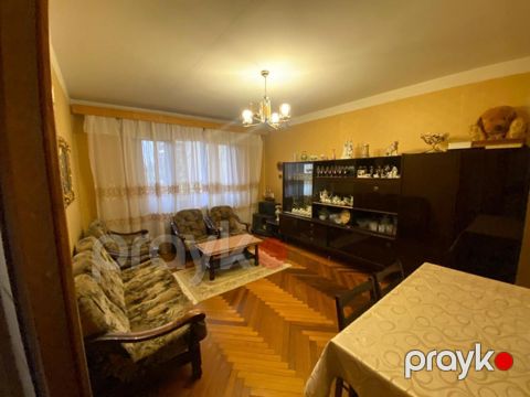 Satılır 4 otaqlı köhnə tikili 120 m²