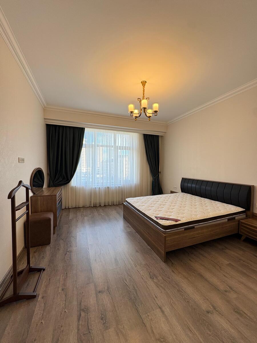 İcarəyə verilir 4 otaqlı yeni tikili 220 m² — Mənzil, Bakı (2)