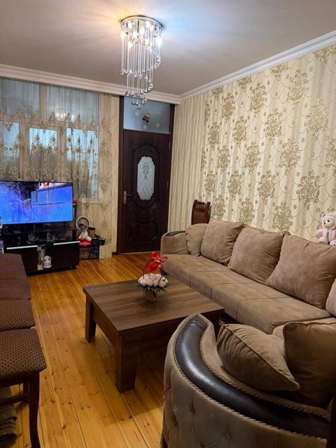 Satılır 2 otaqlı köhnə tikili 40 m² — Bakı