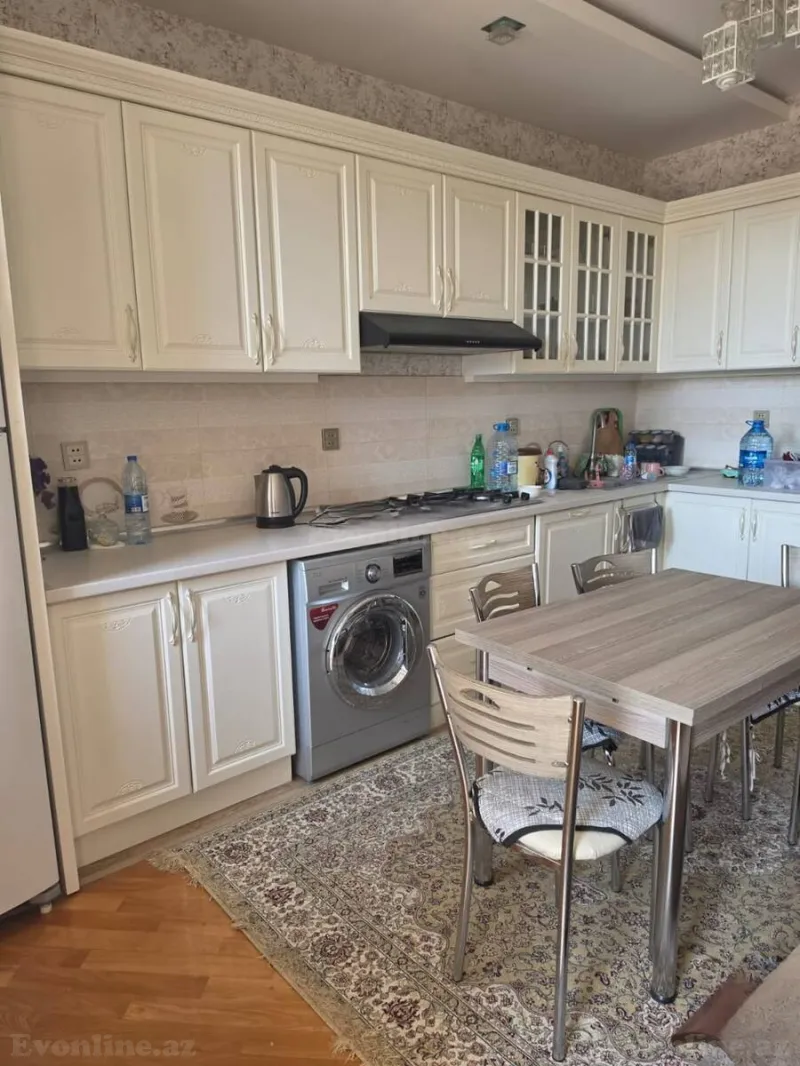 Kirayə verilir 3 otaqlı Mənzil Yeni tikili 135 m² Bakı, Yasamal r., Elmlər Akademiyası m