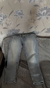 Açıq boz rəngli kişilər üçün cins şalvar - Kəsim: dar/straight fit — Jeans