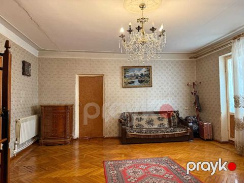 Satılır 3 otaqlı köhnə tikili 85 m²