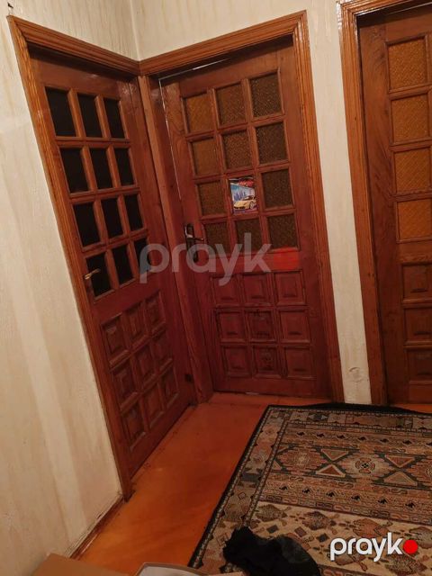 Satılır 3 otaqlı köhnə tikili 100 m²