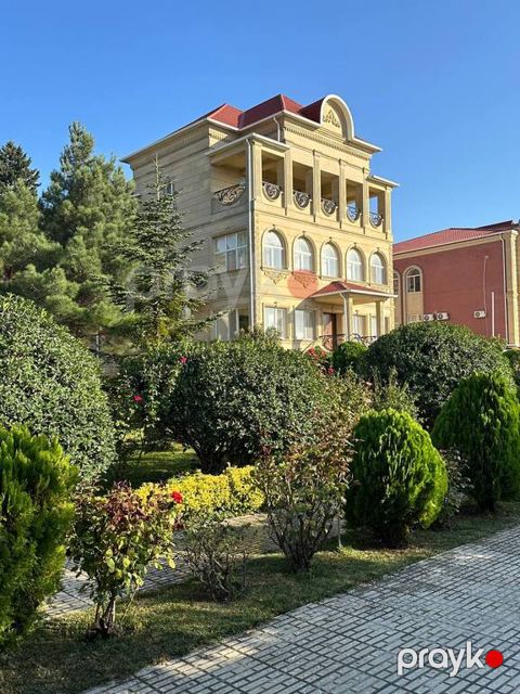 Satılır 10 otaqlı həyət evi/bağ evi 800 m² — Bakı