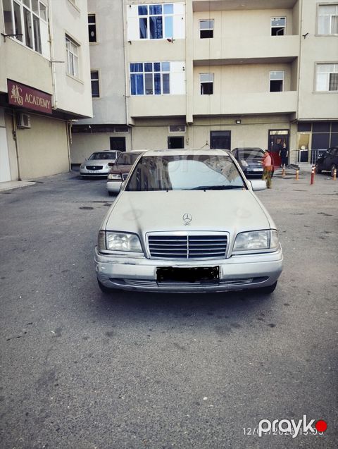 Mercedes-Benz C-Class (W202) sedan Salam masin ela veziyetdedir.otur — Xırdalan