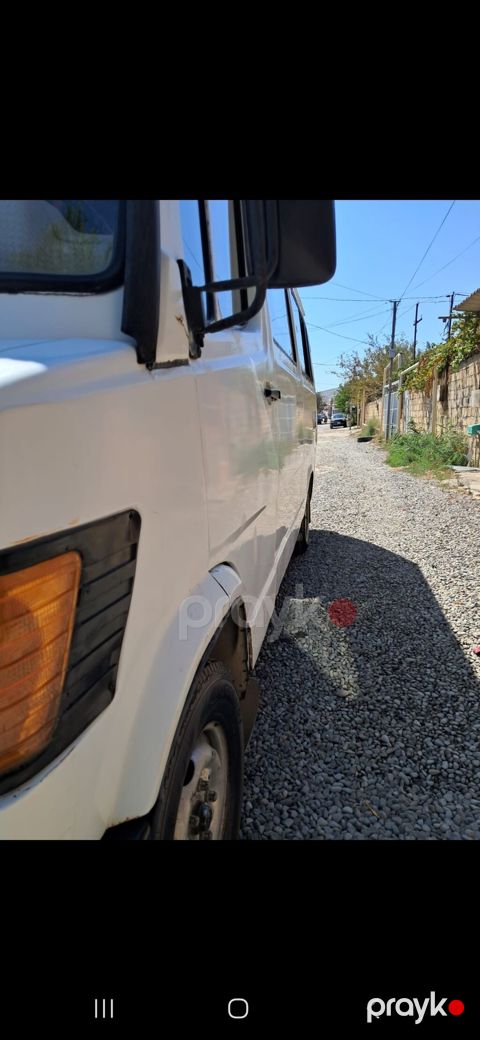 Mercedes-Benz mikroavtobus - Korpus: ağ rəngli, yüksək damlı kuzov — Masazır