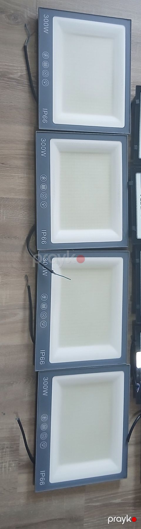 Biri 30 manatdir 4 u 120 manatdur bir yerde satilir LED — Bakı