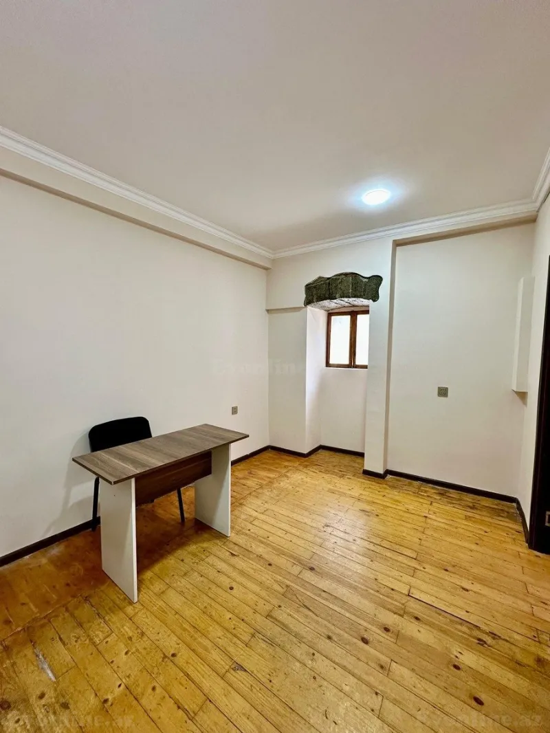 Kirayə verilir 4 otaqlı Mənzil Köhnə tikili 150 m² Bakı, Səbail r — Mənzil, Bakı (2)